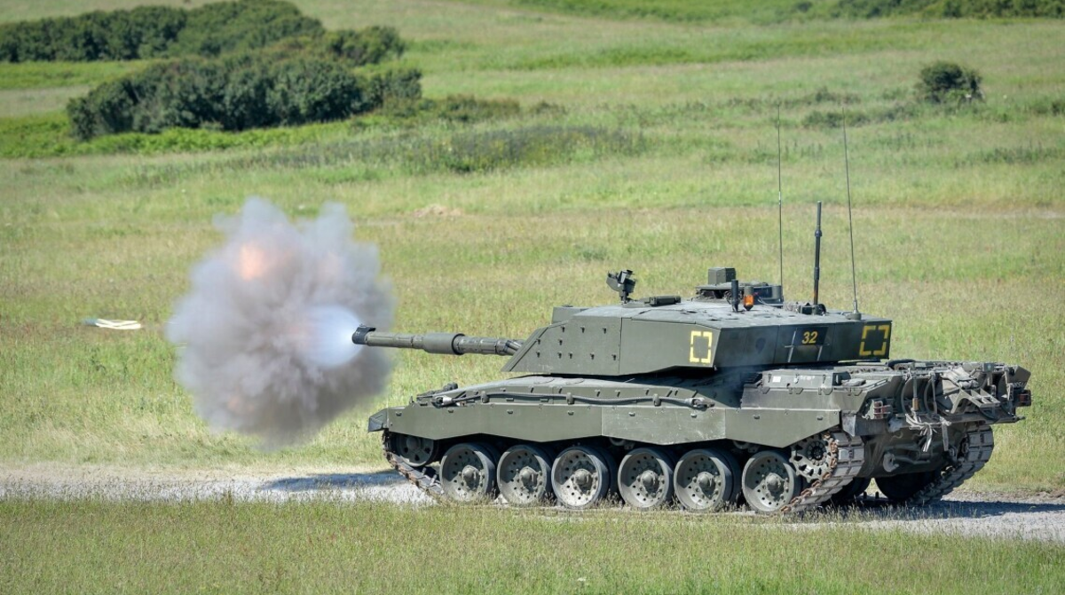 Британські танки Challenger 2. Фото: Cpl Si Longworth RLC