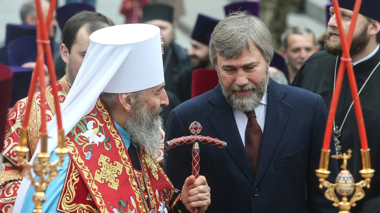 Глава УПЦ МП Онуфрій та олігарх Вадим Новинський. Фото: Факти ICTV