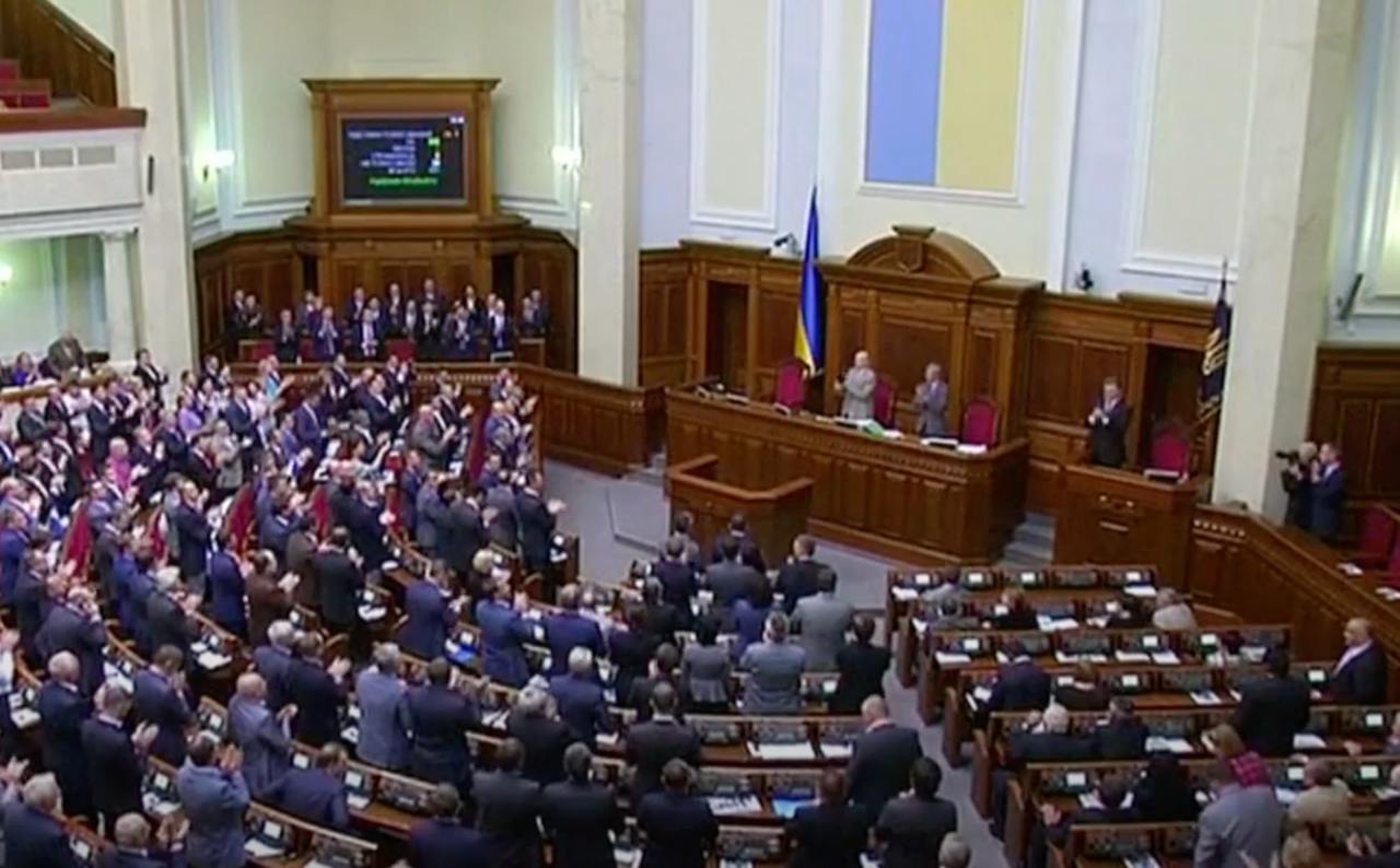 Верховна Рада після голосування за ратифікацію Угоди, 16 вересня 2014 року. Фото: скриншот із відео