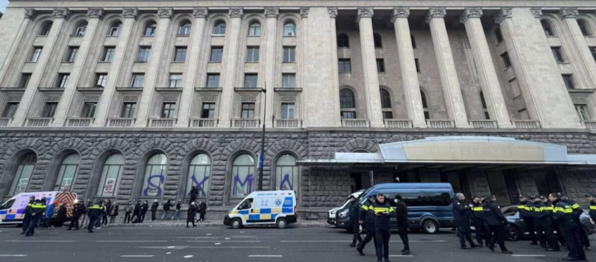 Грузинська поліція на місці протестів: Фото: RFE/RL