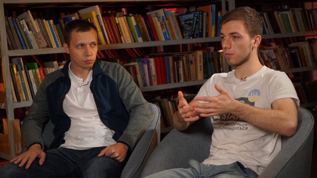 Співзасновники DeepState Роман Погорілий (праворуч) і Руслан Микула. Фото: скриншот із відео