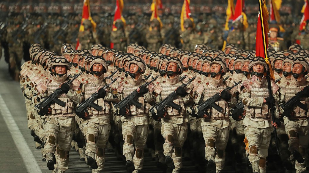 Військовий парад на честь 90-ї річниці армії Північної Кореї. Фото: AP