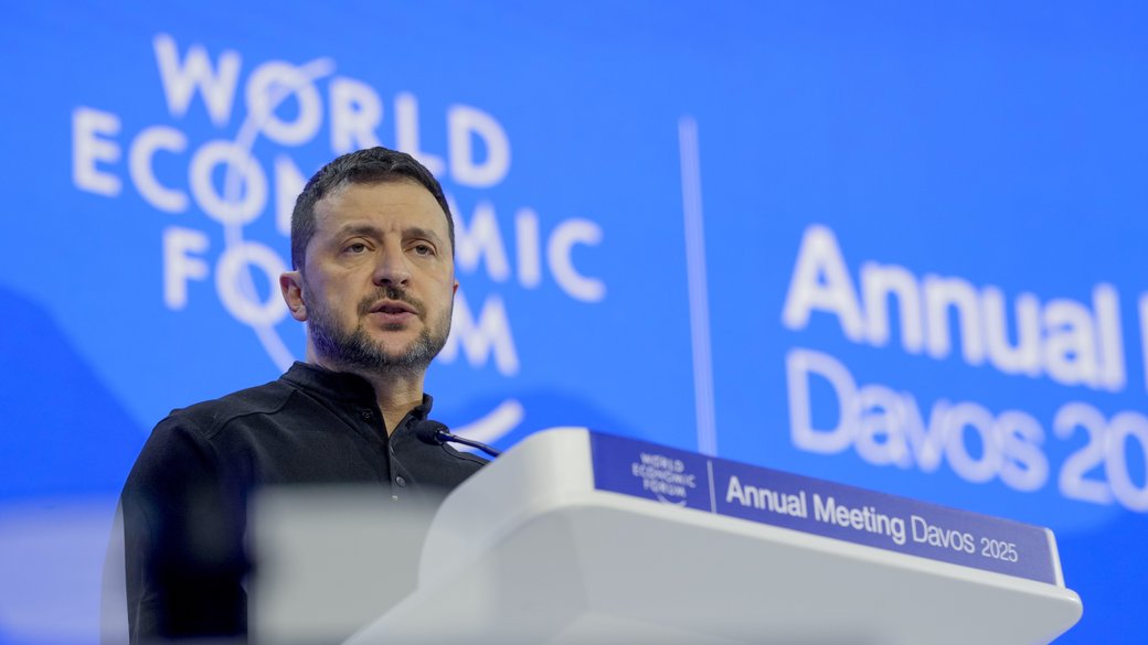 Президент України Володимир Зеленський виступає на щорічній зустрічі Всесвітнього економічного форуму в Давосі. Фото: AP