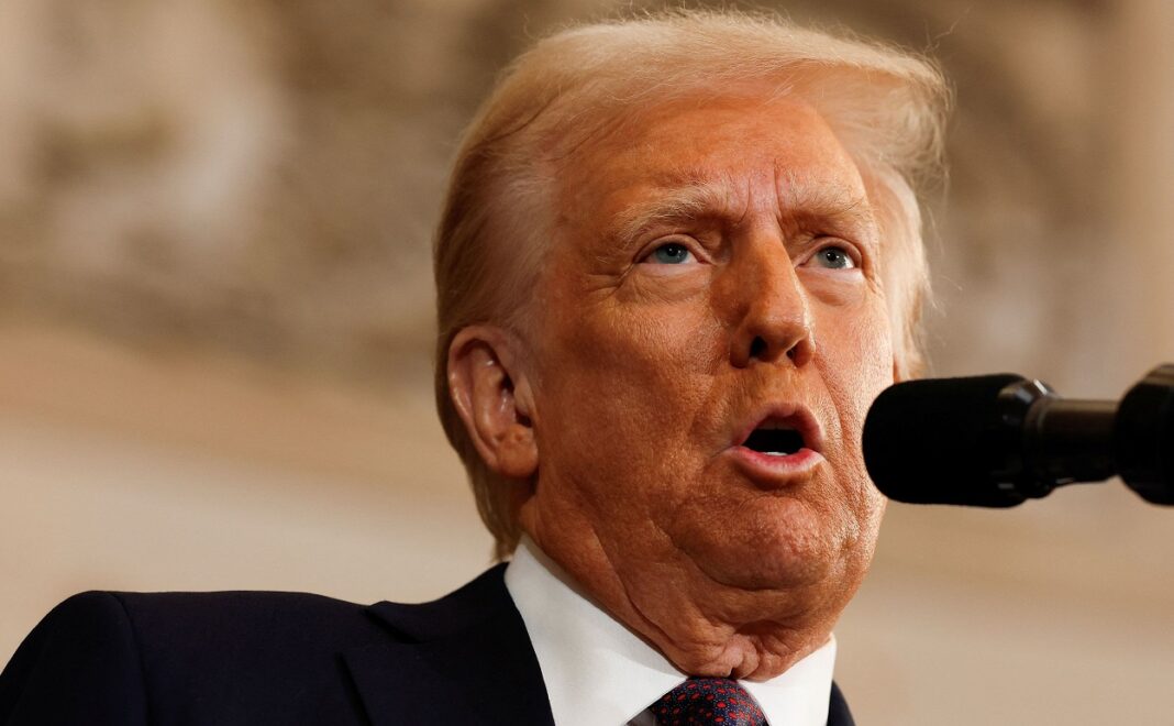 Дональд Трамп виголошує інавгураційну промову. Фото: CNN