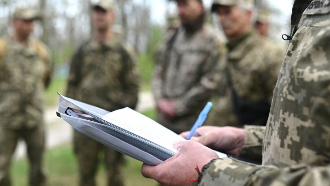 В Україні запускають проект із залучення цивільних фахівців до військових центрів. Фото: CherkasyTCK/facebook