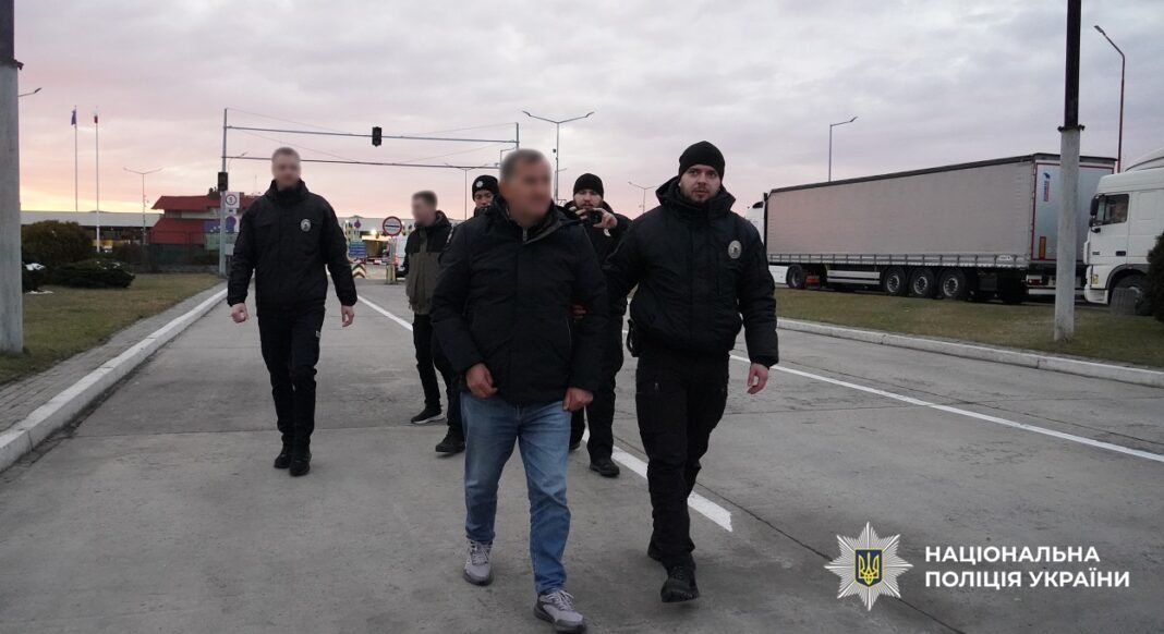 Екстрадиція Войцеховського. Фото: Нацполіція