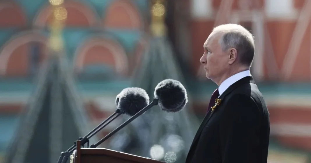 Володимир Путін на параді у Москві. Associated Press