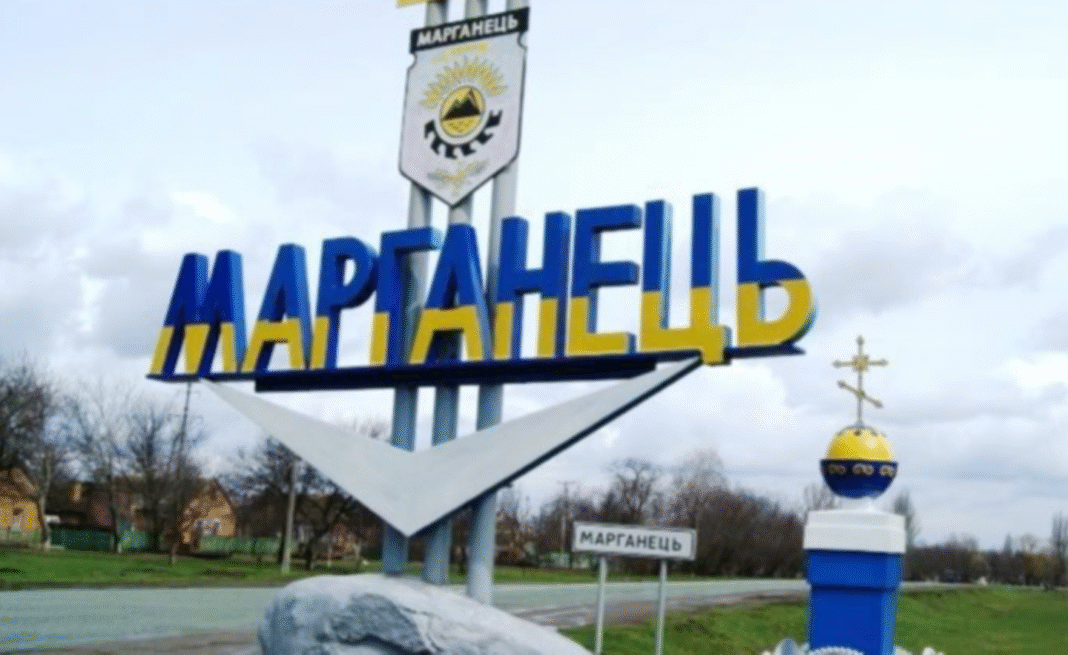 Стела на в'їзді до Марганця. Фото: Дніпропетровська ОВА
