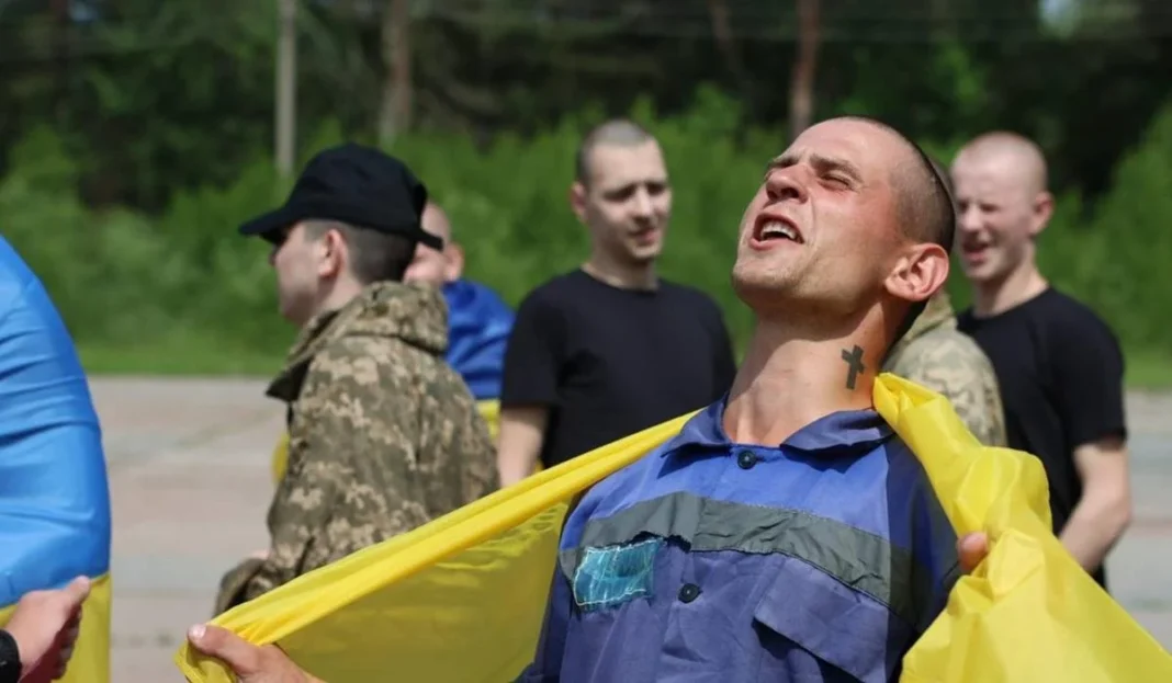 Звільнений військовий. Фото: Телеграм / Володимир Зеленський