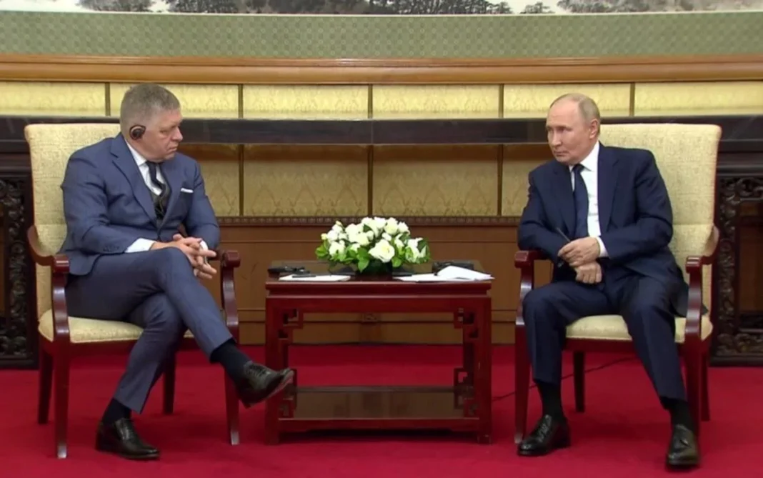 Роберт Фіцо та Володимир Путін. Фото: скриншот з відео