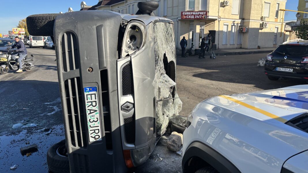 Службове авто ТЦК після нападу в Одесі. Фото: 