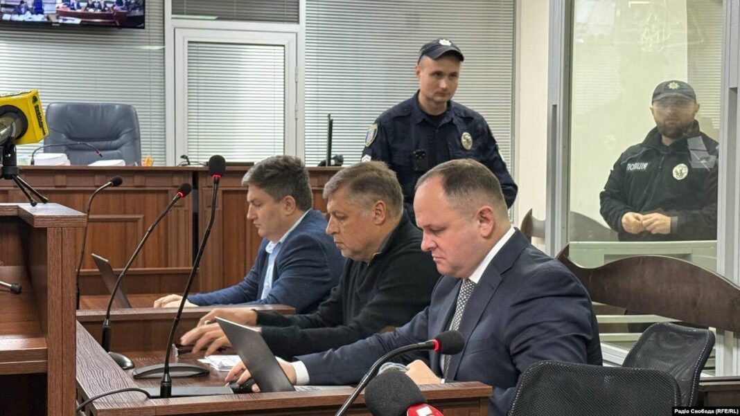 Ігор Миронюк у суді разом з адвокатами. Фото: Радіо Свобода
