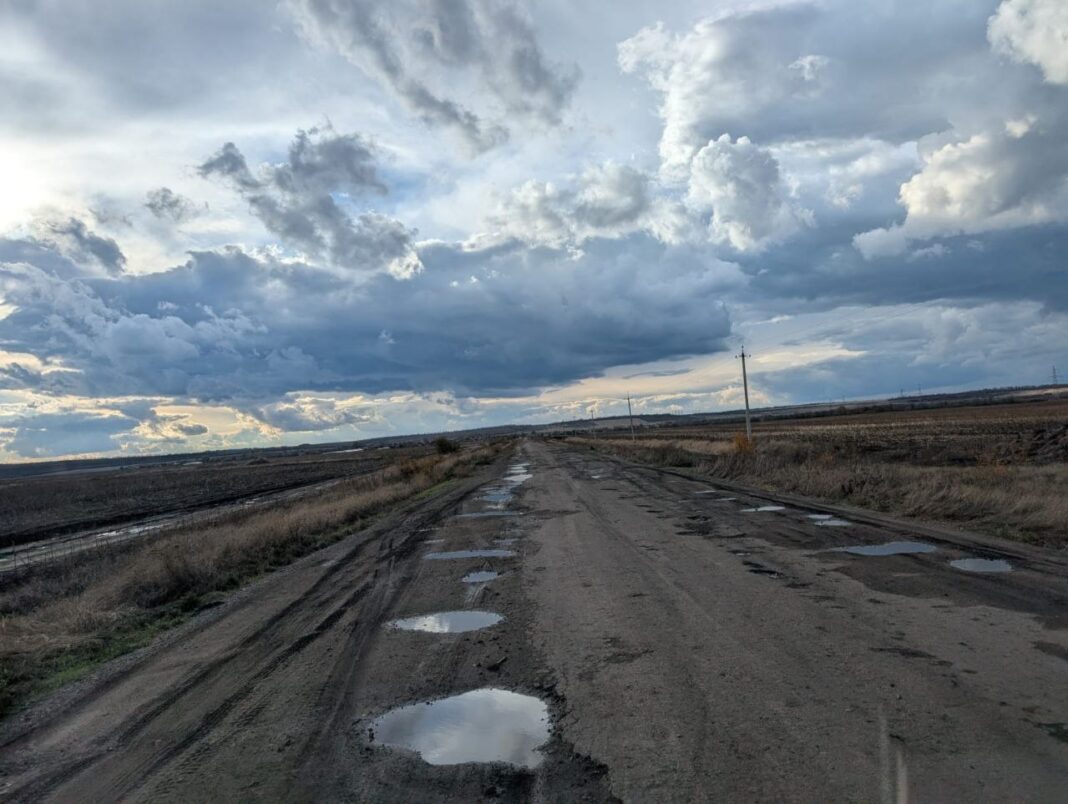 Дорога у Дніпропетровській області. Фото: Мар'яна Безугла, Фейсбук