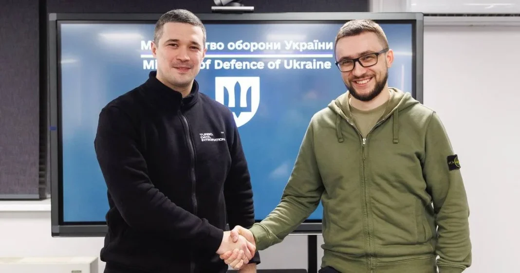 Міністр оборони Михайло Федоров та його новий радник Сергій Стерненко. Фото: Михайло Федоров / Facebook