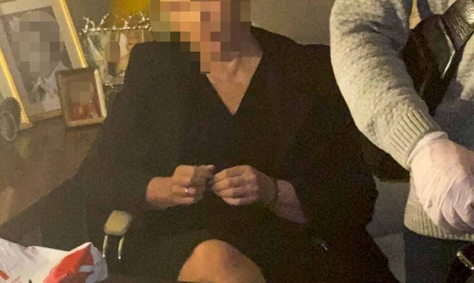 Момент обшуку в офісі 