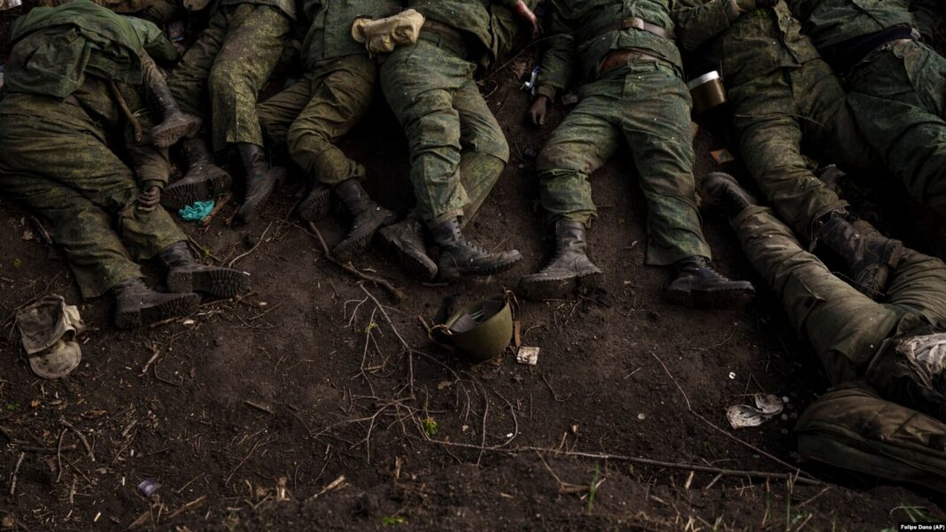 Загиблі російські військові на війні в Україні. Фото: AP