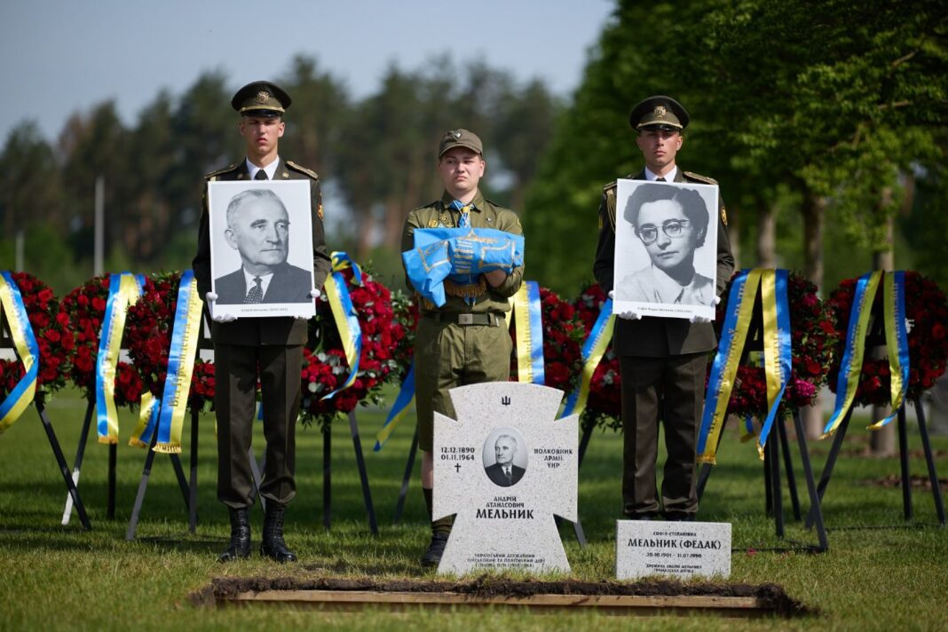 Церемонія перепоховання полковника ОУН Андрія Мельника та його дружини Софії Мельник. Фото ОП