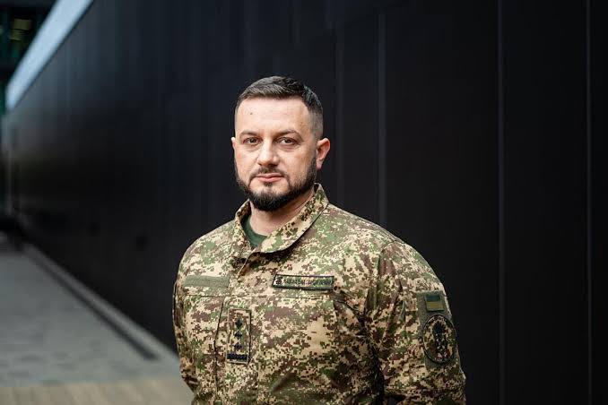 За командир 2-го корпусу НГУ «Хартія» полковника Ігор Оболєнський