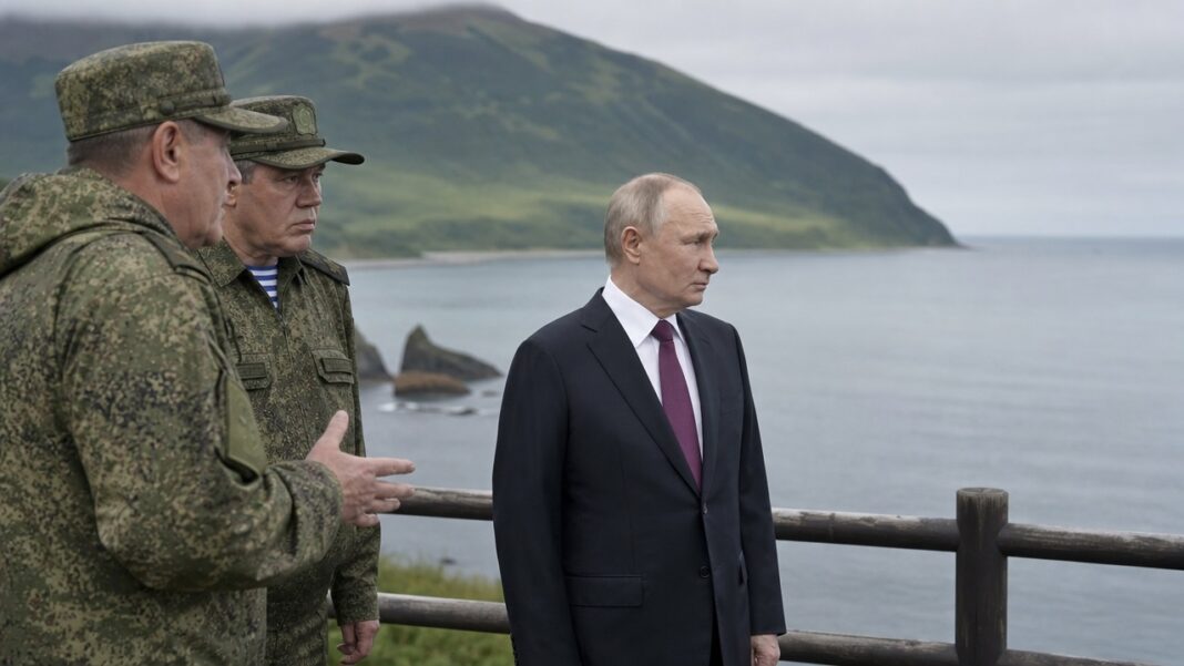 Путін з російськими військовими