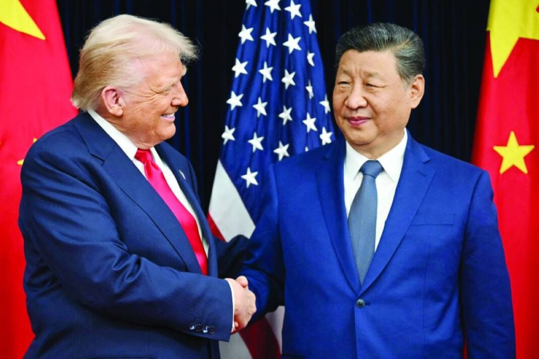Дональд Трамп і Сі Цзіньпін тиснуть один одному руки