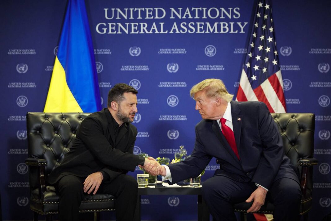 Президенти України та США Володимир Зеленський та Дональд Трамп на зустрічі у Нью-Йорку.
